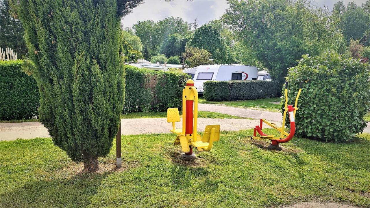 Camping Paris Beau Village Villiers-sur-Orge Eksteriør bilde